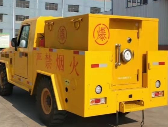 梨林镇凯龙爆破器材运输车：保障爆破任务的安全运行
